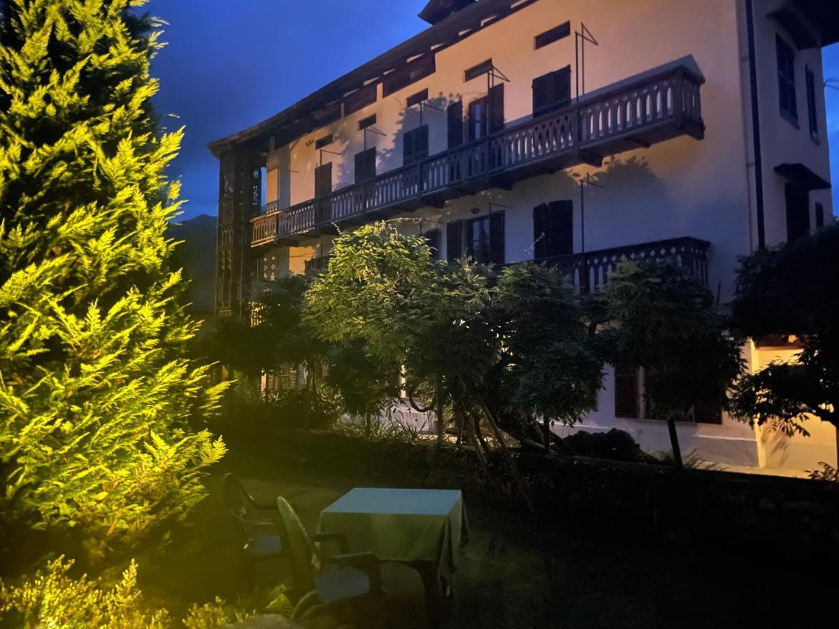 Dimora Fiorita Senior My Holiday Home Varallo Bagian luar foto