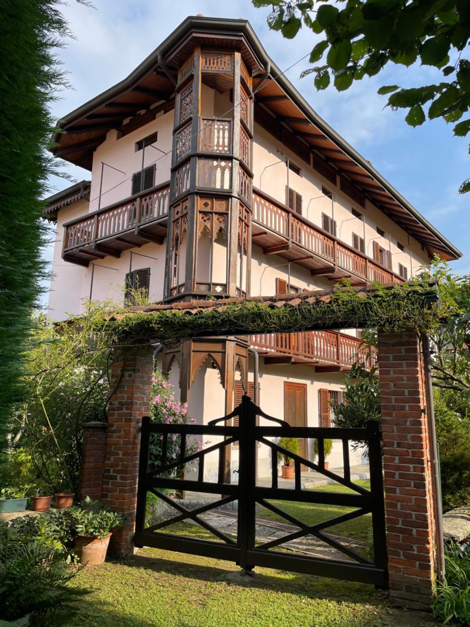 Dimora Fiorita Senior My Holiday Home Varallo Bagian luar foto