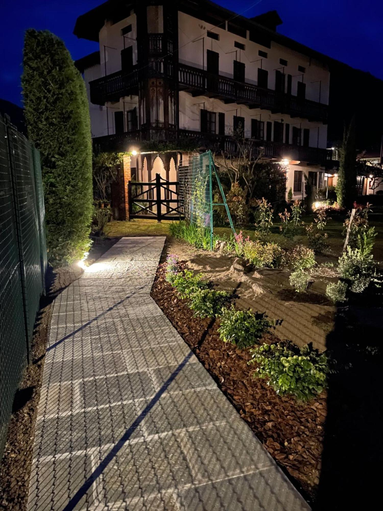 Dimora Fiorita Senior My Holiday Home Varallo Bagian luar foto